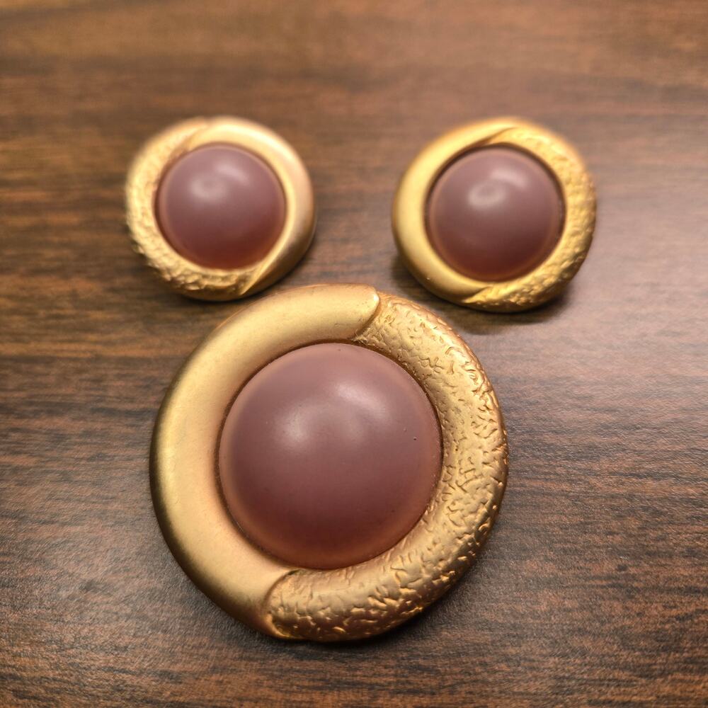 Vintage Weekender Signed Matte Gold Mauve Cabochon Brooch Pin & Earrings Set